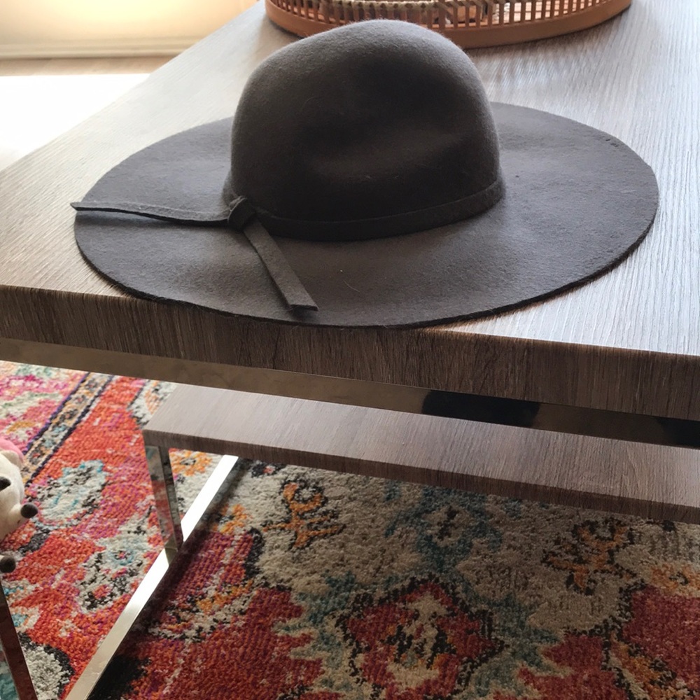 Floppy felt hat
